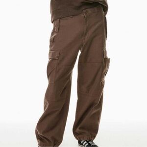 Aritzia TNA Chocolate Brown Supply Baggy Cargo Pants 6 Relaxed Loose Utility